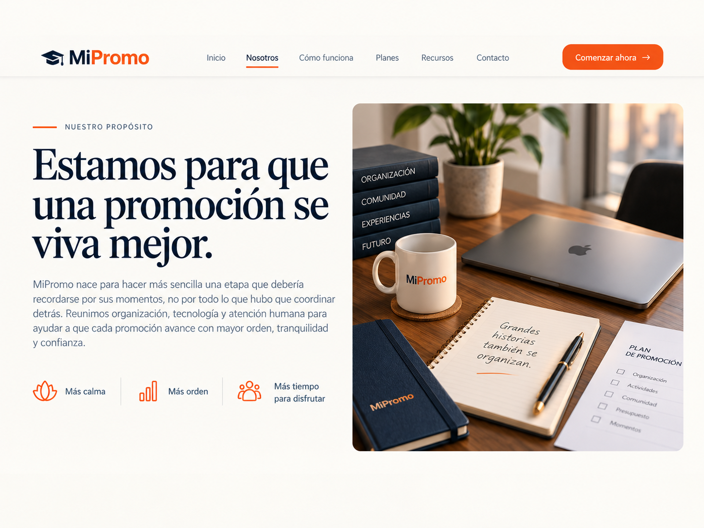 Mesa de trabajo MiPromo con cuaderno, libros, taza y un plan de promoción